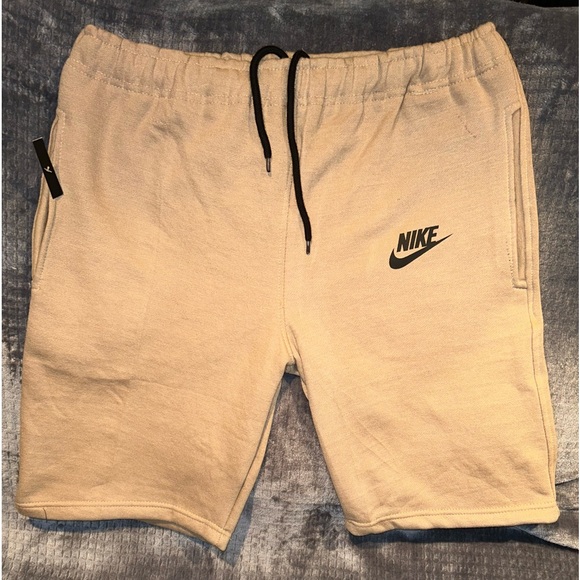 Brand new Nike Fleece Tech Shorts Men’s XL - Picture 5 of 5